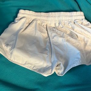 Lululemon Women’s size 6 Hotty Hot shorts